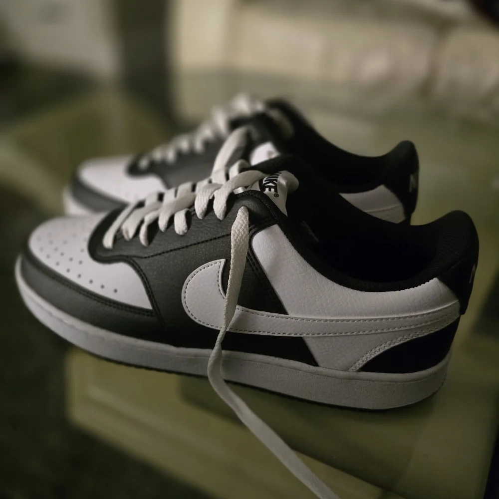 Nike Men's Black and White Sneakers - Picture 10 of 16